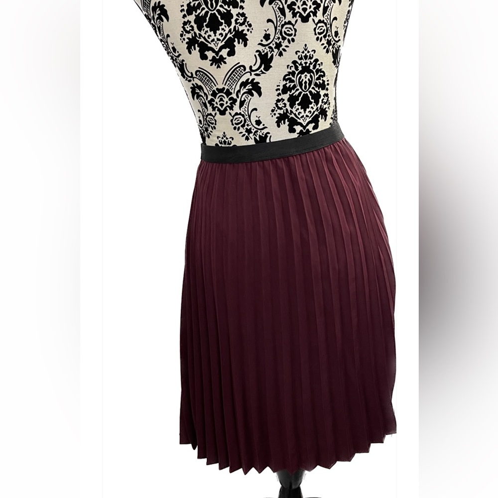 Burgundy Pleated Elastic Skirt XL